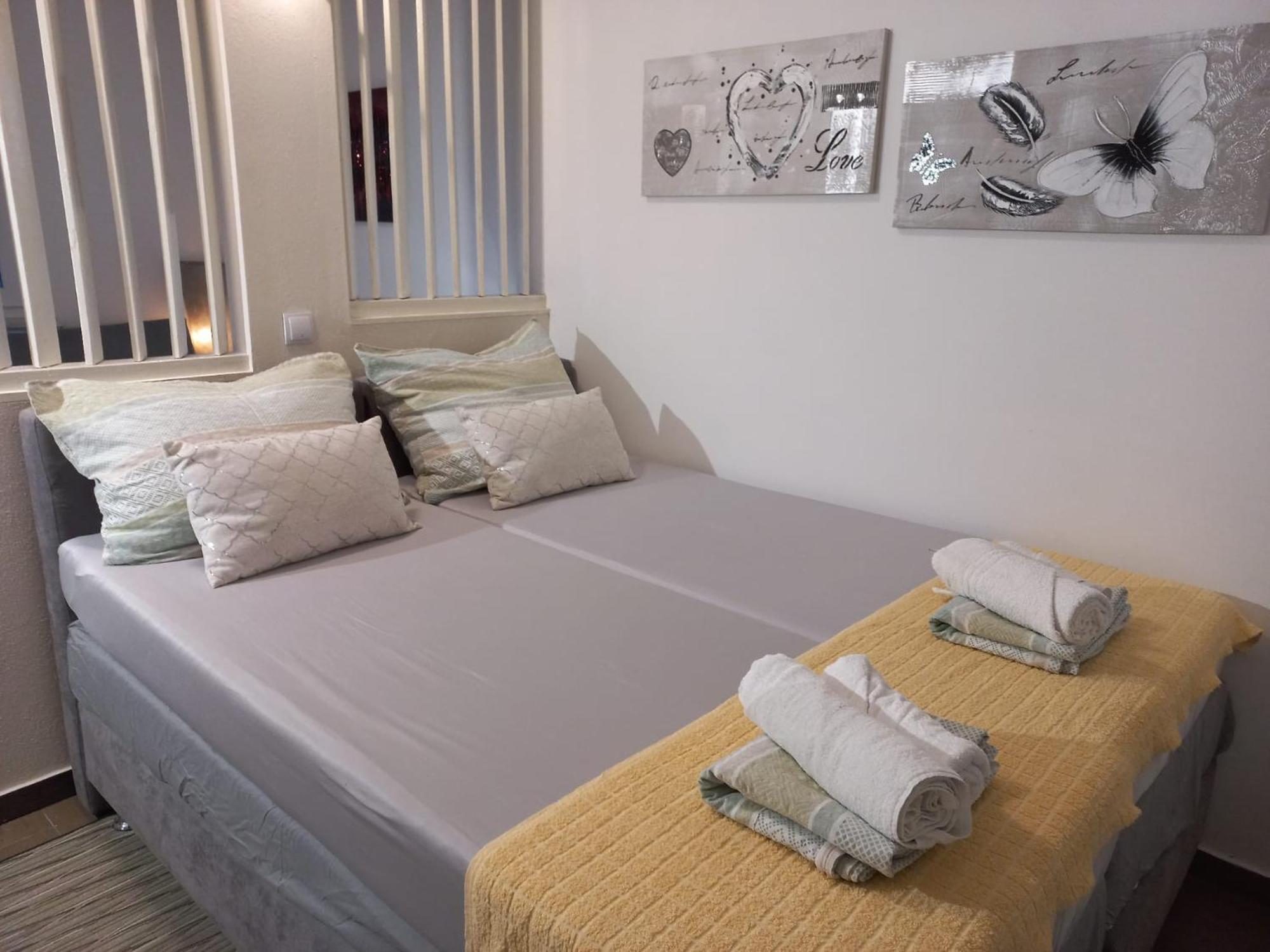 Studio Apartment With Pool Pola Esterno foto