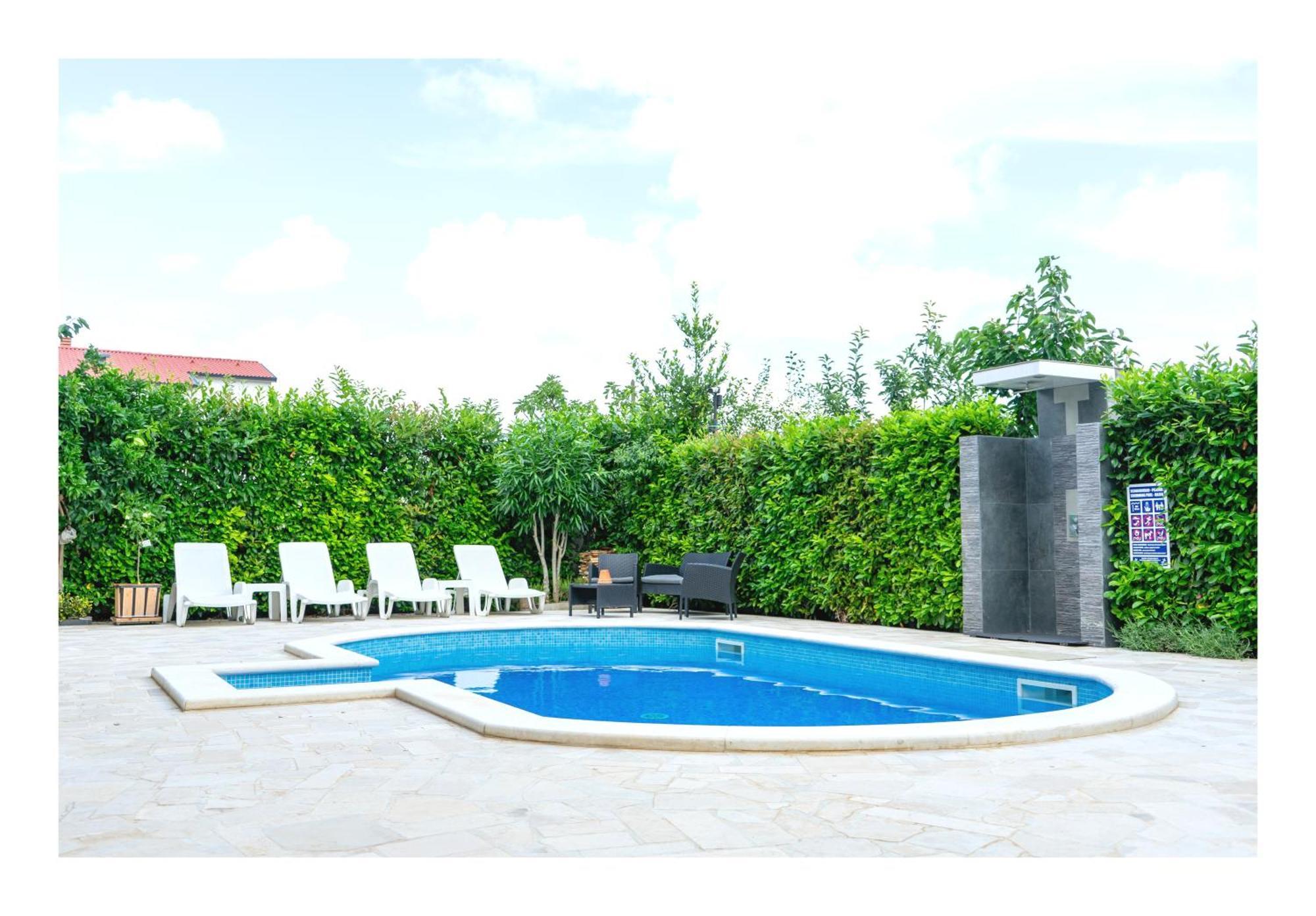 Studio Apartment With Pool Pola Esterno foto